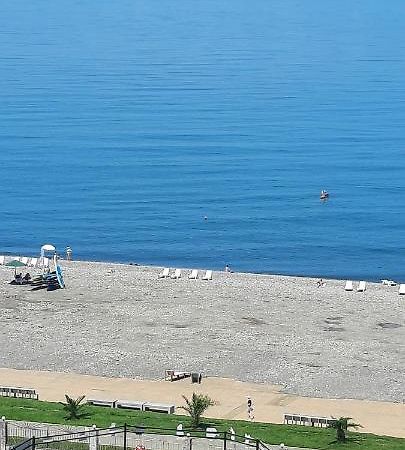 Apartment Desi With Sea View On The Beach In Batumi Ngoại thất bức ảnh