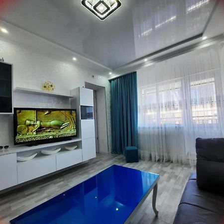 Apartment Desi With Sea View On The Beach In Batumi Ngoại thất bức ảnh