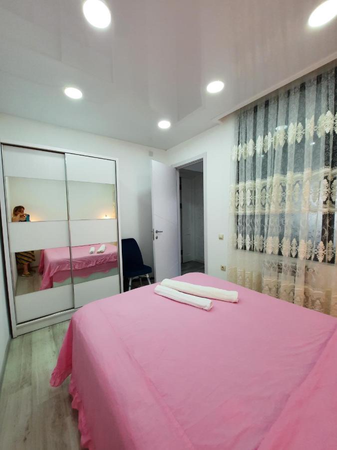 Apartment Desi With Sea View On The Beach In Batumi Ngoại thất bức ảnh