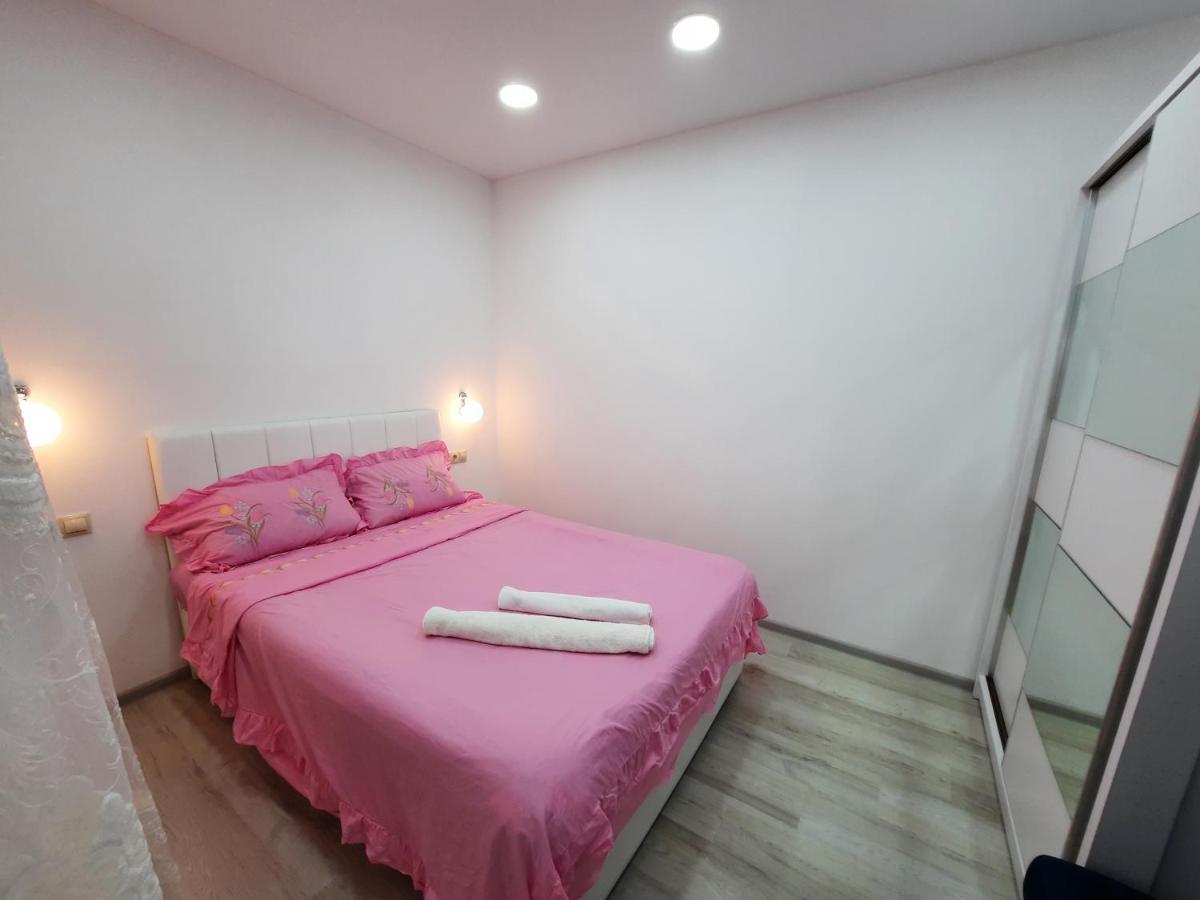 Apartment Desi With Sea View On The Beach In Batumi Ngoại thất bức ảnh
