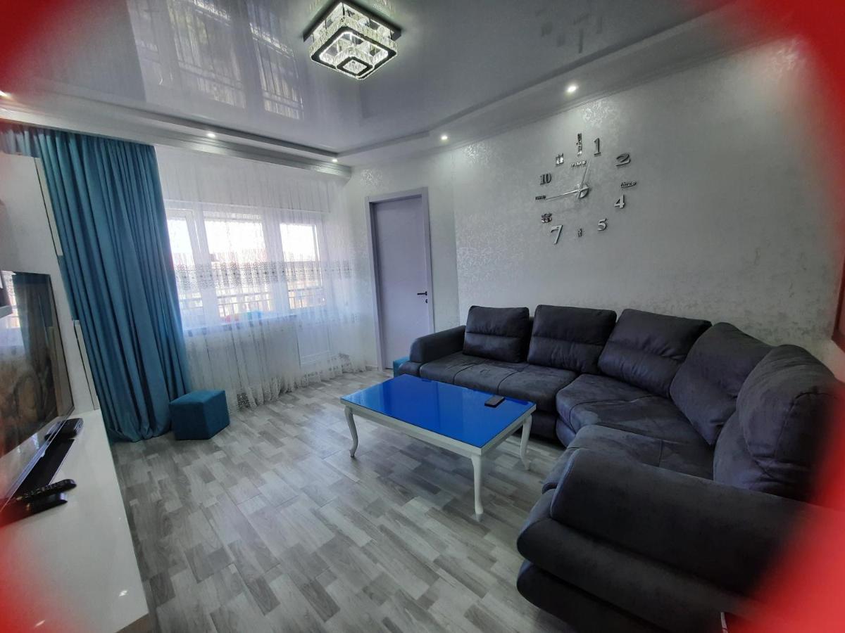 Apartment Desi With Sea View On The Beach In Batumi Ngoại thất bức ảnh