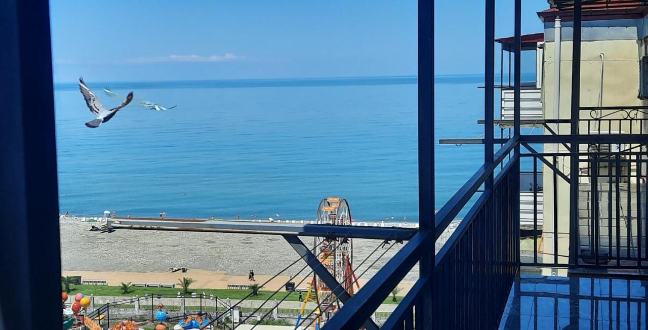 Apartment Desi With Sea View On The Beach In Batumi Ngoại thất bức ảnh