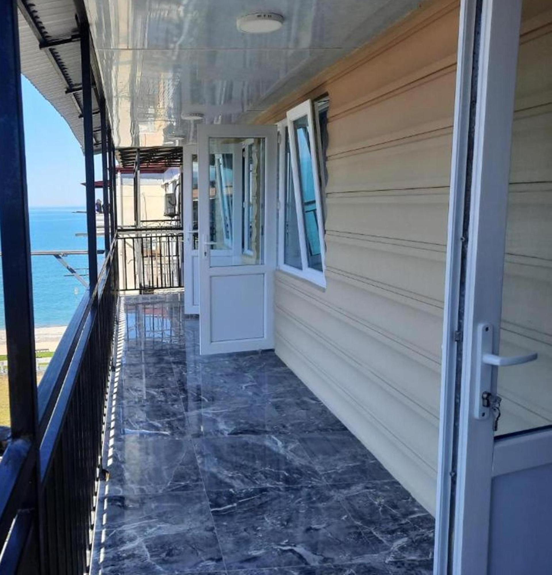Apartment Desi With Sea View On The Beach In Batumi Ngoại thất bức ảnh