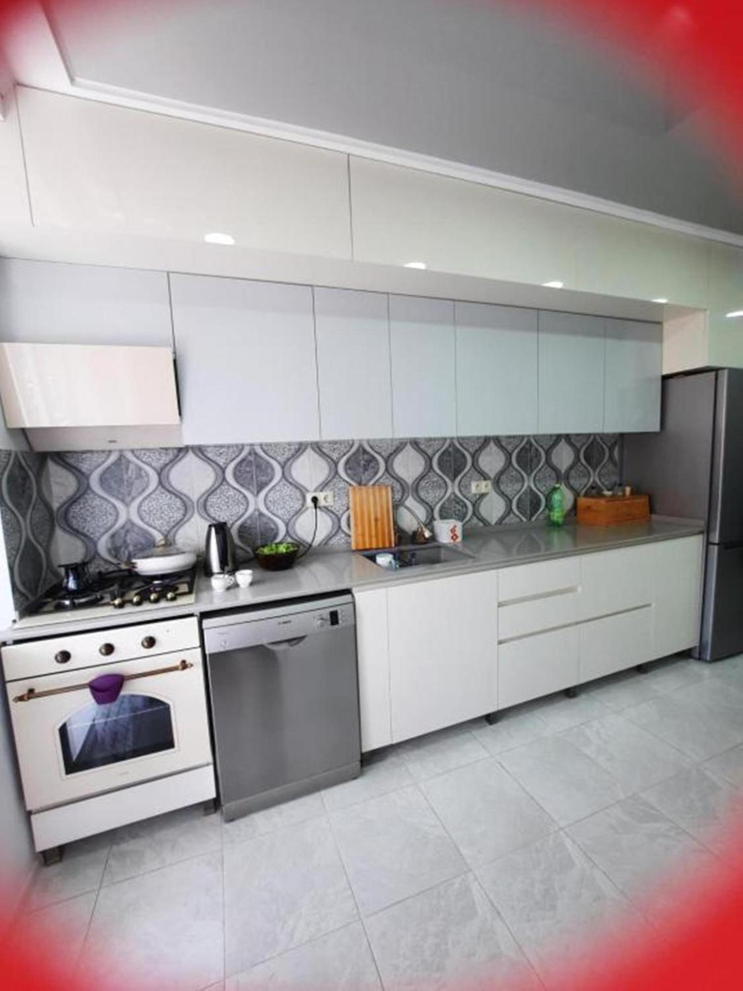 Apartment Desi With Sea View On The Beach In Batumi Ngoại thất bức ảnh