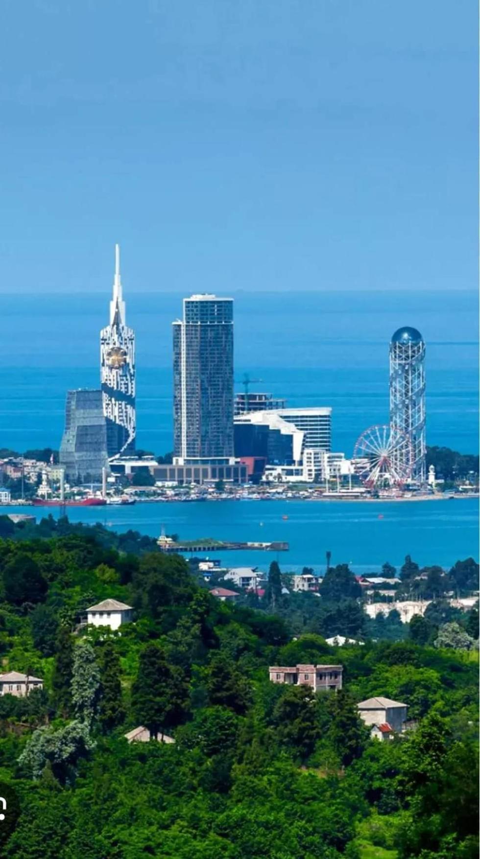 Apartment Desi With Sea View On The Beach In Batumi Ngoại thất bức ảnh